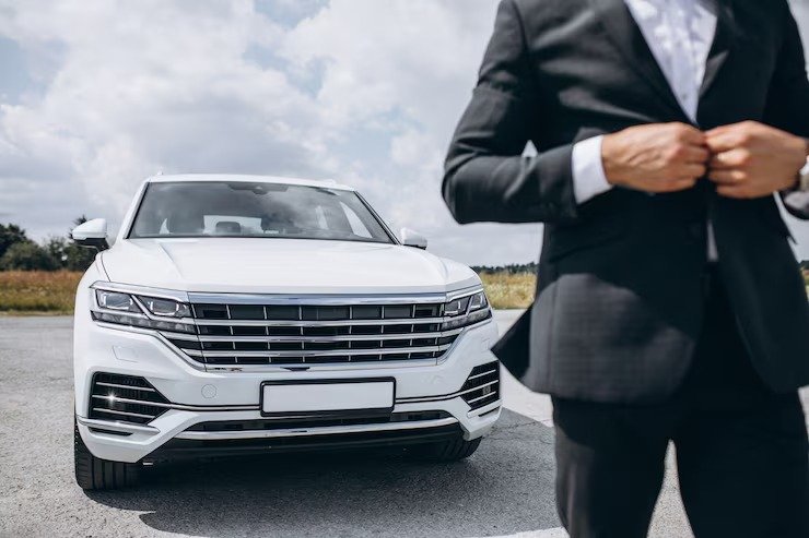 imageye___-_imgi_4_handsome-business-man-by-white-car_1303-16424